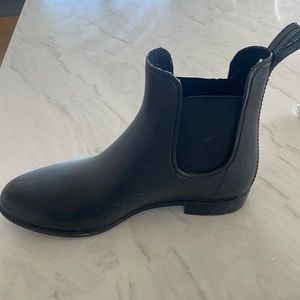 Short rise black rain boots